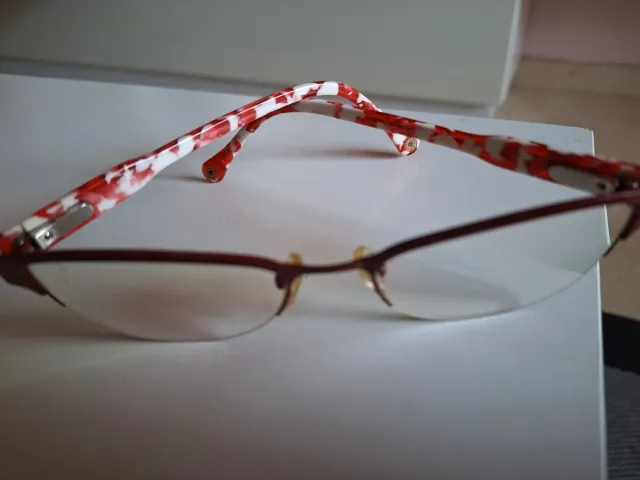 Monturas de Gafas de vista rojas y blancas