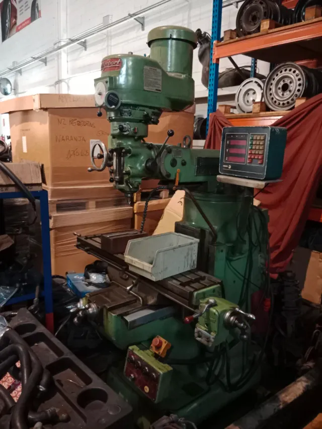 Fresadora Bridgeport