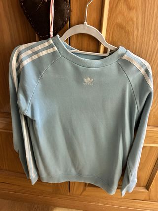 Sudadera Adidas azul con rayas