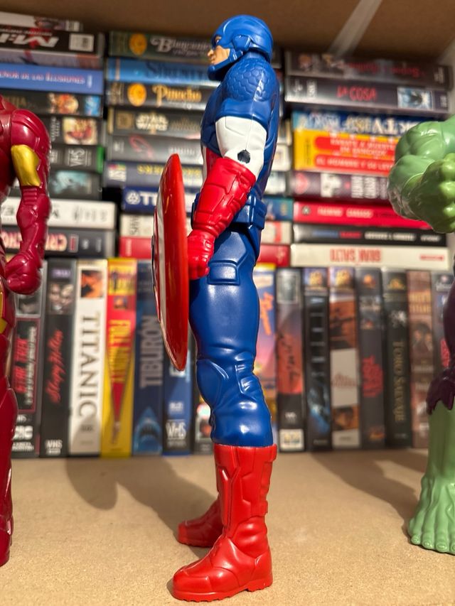 Muñeco Capitán América con Escudo