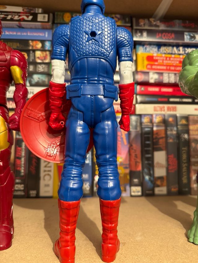 Muñeco Capitán América con Escudo