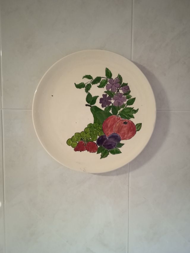 Plato decorativo uvas pintadas a mano