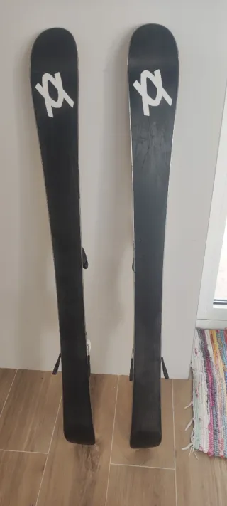 Esquís infantiles con fijaciones