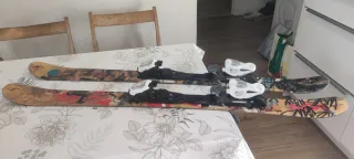 Esquís infantiles con fijaciones