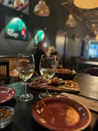 se necesita camarera/o