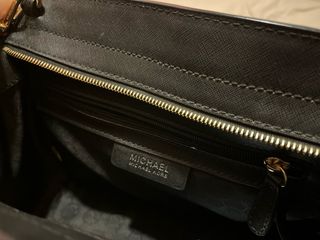 Bolso Michael Kors Selma Studded Negro Dorado