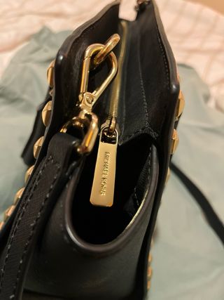 Bolso Michael Kors Selma Studded Negro Dorado