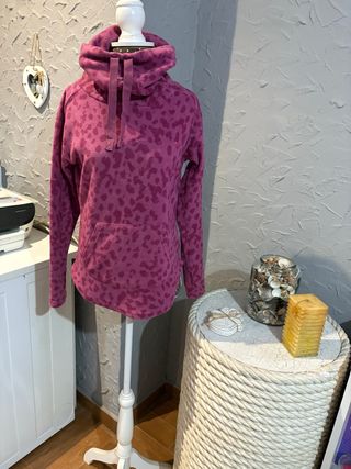 Sudadera polar rosa con estampado animal