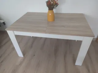 Muebles de comedor blanco y madera