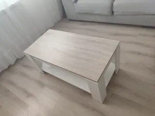 Muebles de comedor blanco y madera