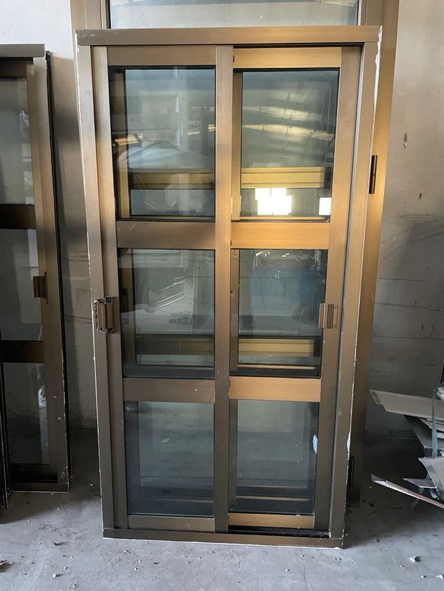 Ventana en Bronce con Cristales