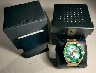 Reloj Diesel Spiked nuevo dorado y verde