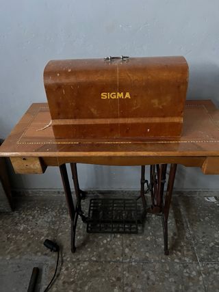 Máquina de coser Sigma antigua