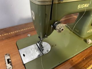Máquina de coser Sigma antigua