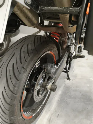 Moto KTM 990 SMT Negra y Naranja Año: 2010