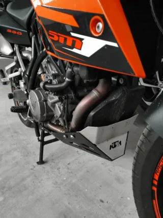 Moto KTM 990 SMT Negra y Naranja Año: 2010