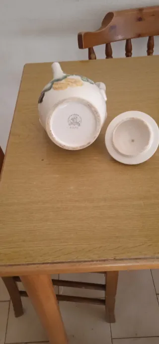 Teiera in ceramica decorata