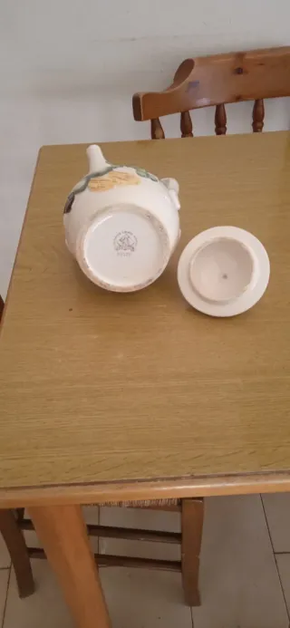 Teiera in ceramica decorata