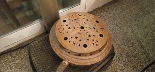 Calientacamas antiguo de metal