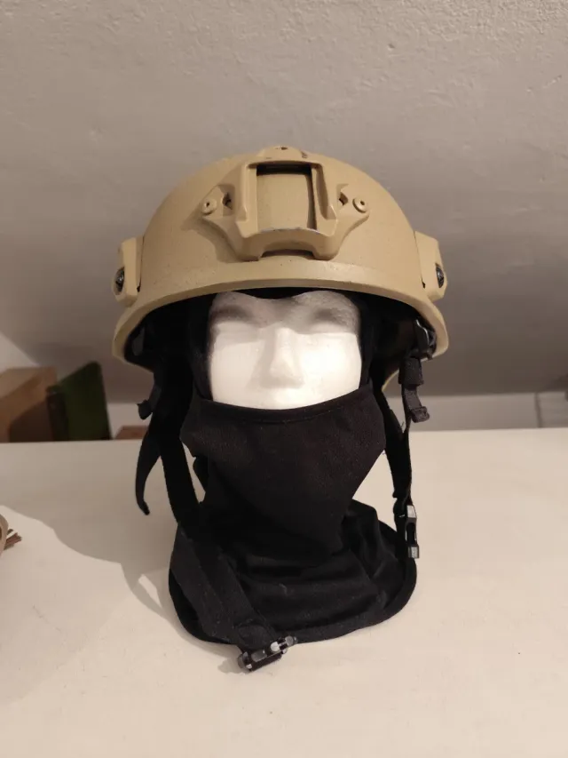 Casco Táctico Militar Tan + Balaclava