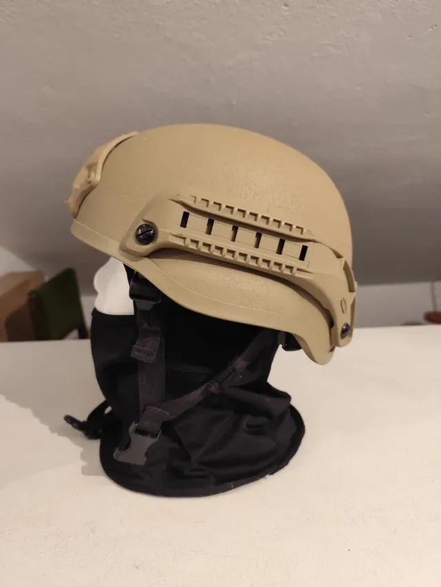 Casco Táctico Militar Tan + Balaclava