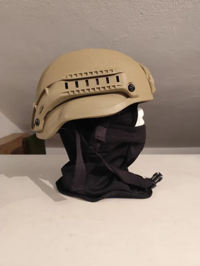 Casco Táctico Militar Tan + Balaclava
