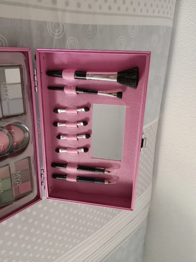 Maletín maquillaje NYACOSMEICS rosa y blanco