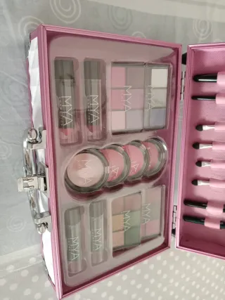 Maletín maquillaje NYACOSMEICS rosa y blanco
