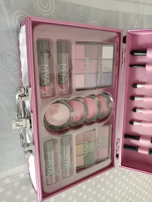 Maletín maquillaje NYACOSMEICS rosa y blanco