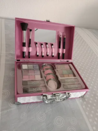Maletín maquillaje NYACOSMEICS rosa y blanco