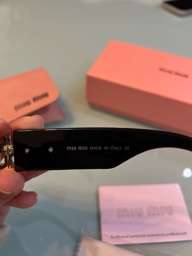 Gafas de sol Miu Miu negras
