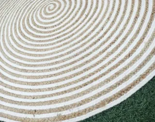 Tappeto in iuta naturale con linee bianche