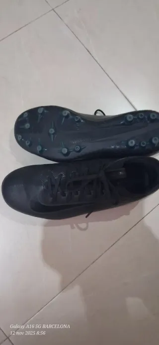 Zapatos de fútbol Nike negros