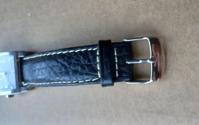 Reloj Festina Cuadrado Negro y Plateado