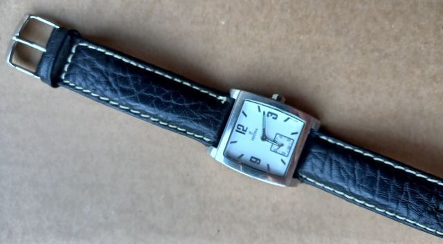 Reloj Festina Cuadrado Negro y Plateado