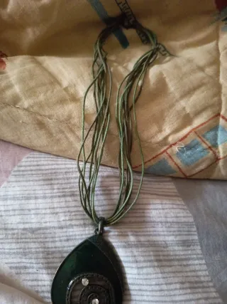 Colgante lágrima verde con espiral