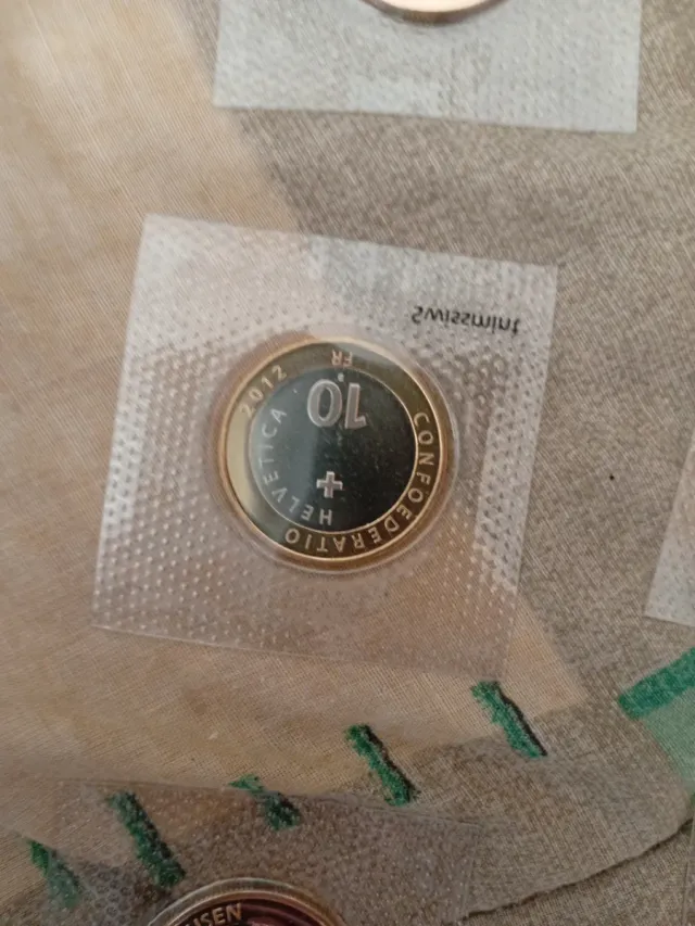 Lote 80 francos suizos