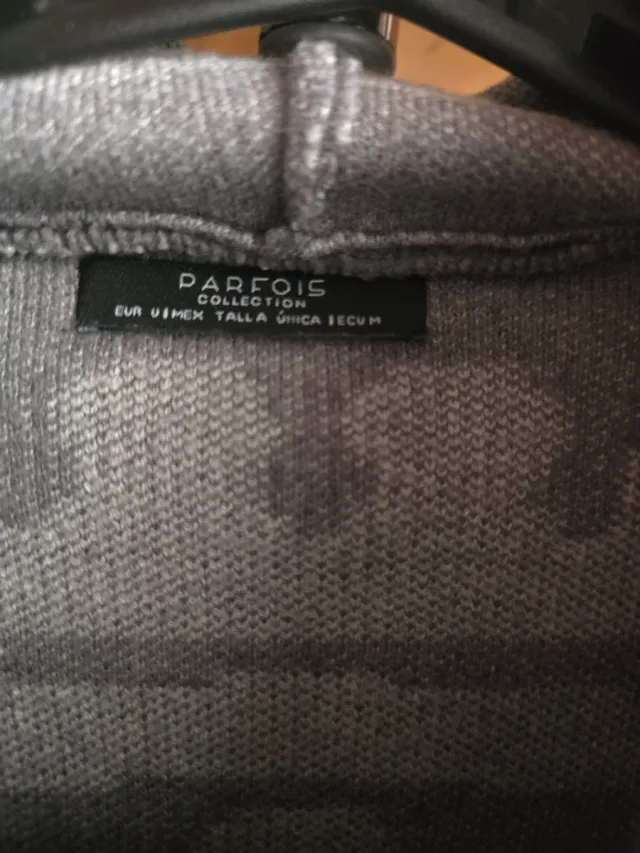 Chaqueta Parfois con capucha y bolsillos