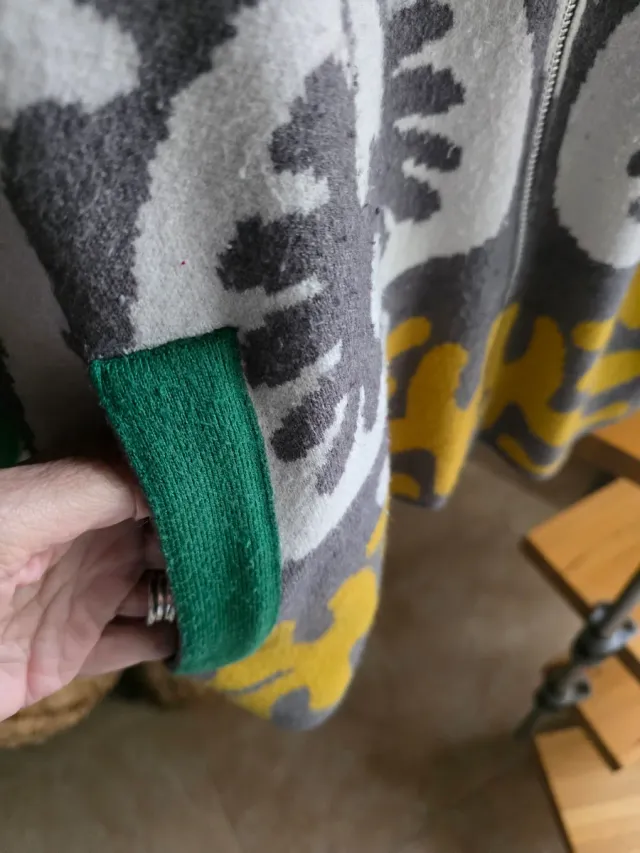 Chaqueta Parfois con capucha y bolsillos