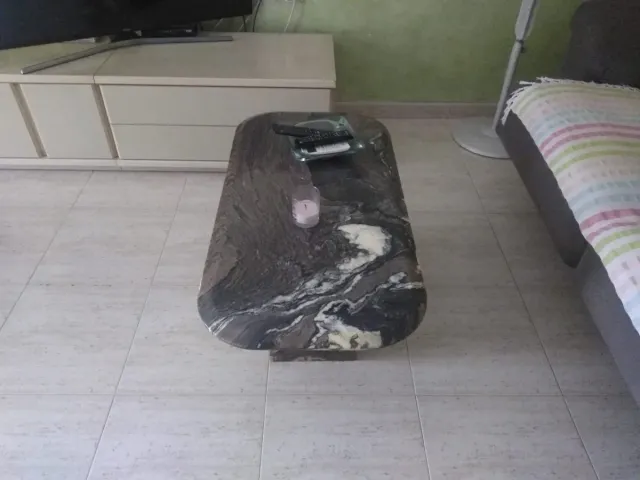 Mesa de mármol negra y blanca de salón