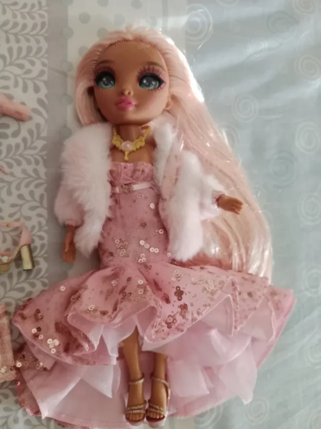 Muñeca Rainbow de moda rosa con vestido de lenteju