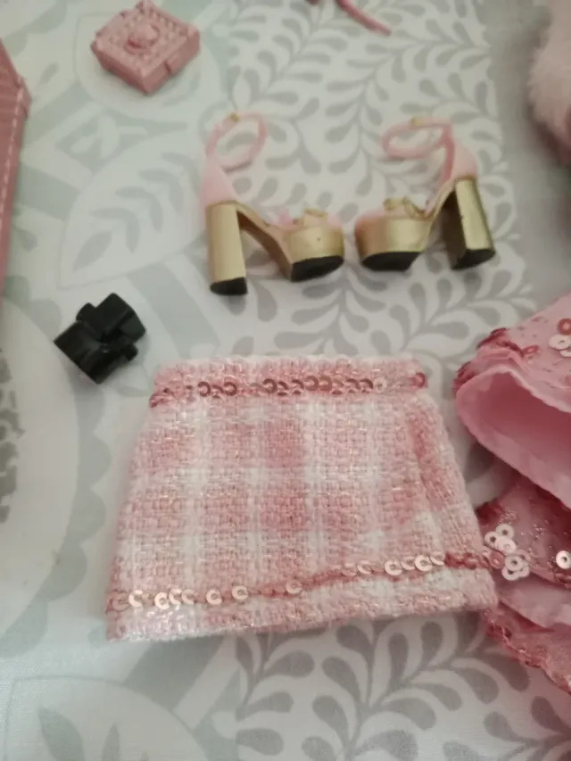 Muñeca Rainbow de moda rosa con vestido de lenteju