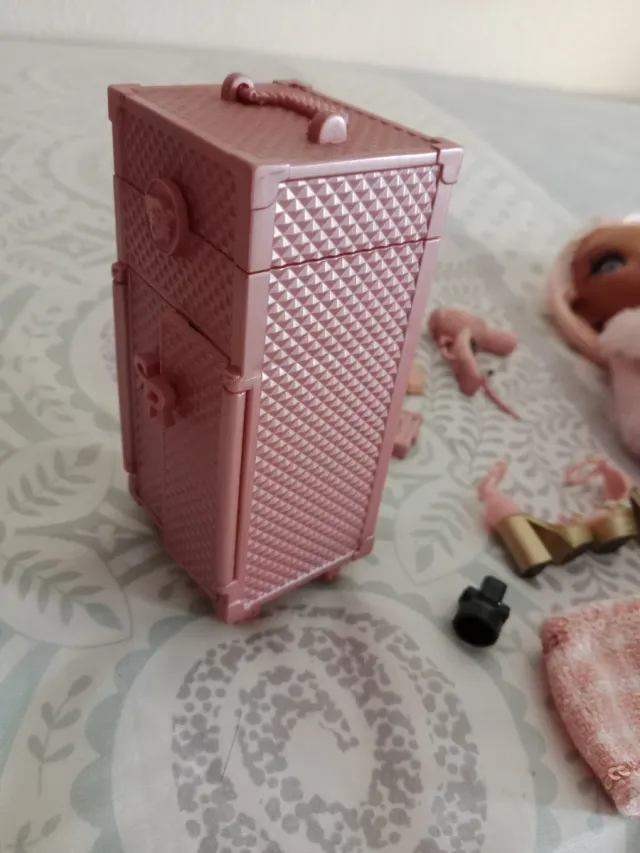 Muñeca Rainbow de moda rosa con vestido de lenteju