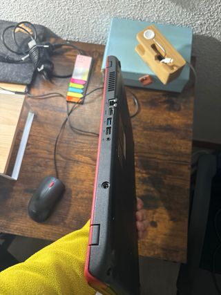 Ordenador portátil Acer rojo