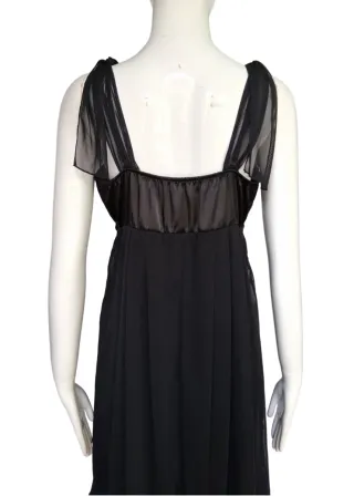 Vestido negro de cóctel.