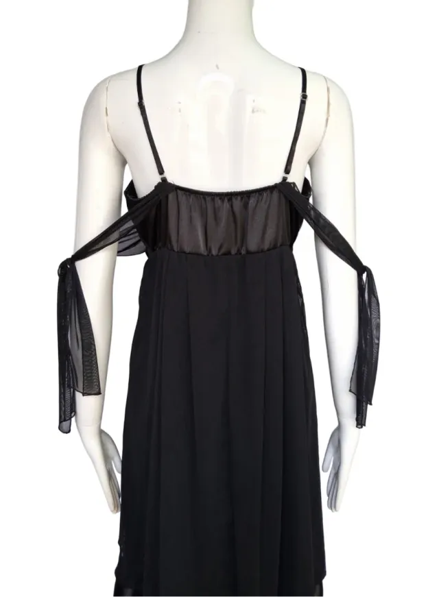 Vestido negro de cóctel.