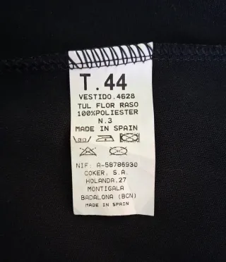 Vestido negro de cóctel.