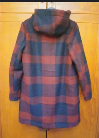 Sobretudo com Capuz Xadrez Vermelho e Preto