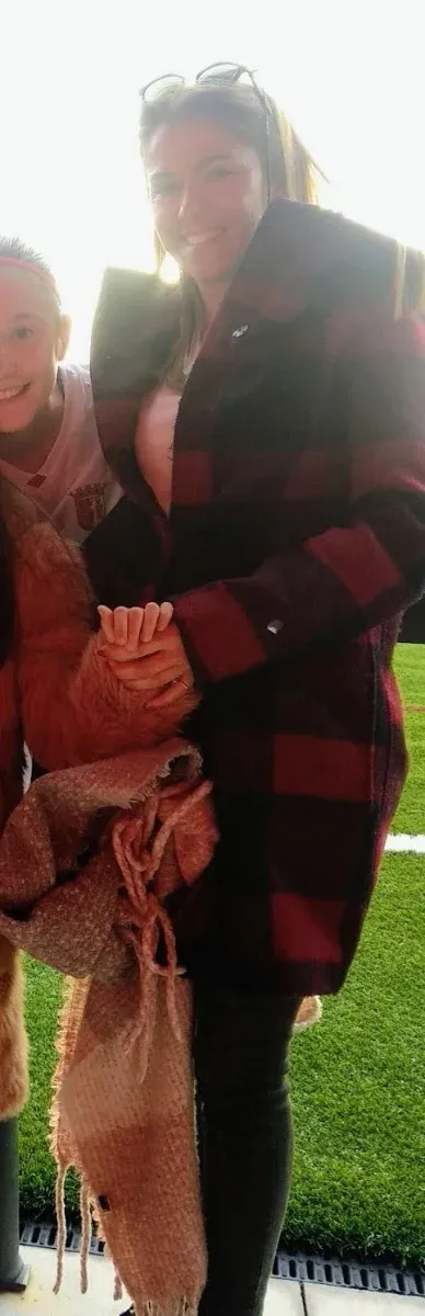 Sobretudo com Capuz Xadrez Vermelho e Preto