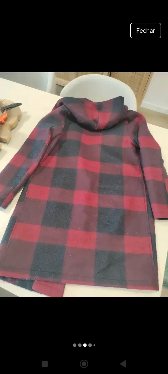 Sobretudo com Capuz Xadrez Vermelho e Preto